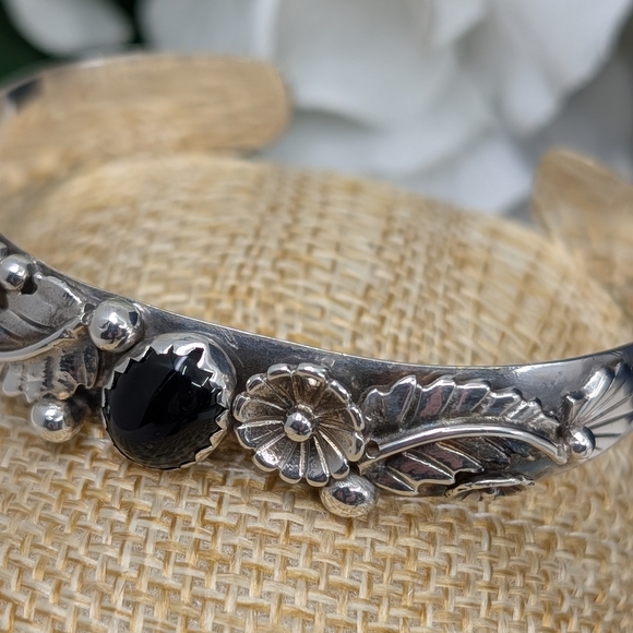 Vintage Sterling Silver Cuff Bracelet Black Onyx Florida Keys Small Wrist - Picture 5 of 15